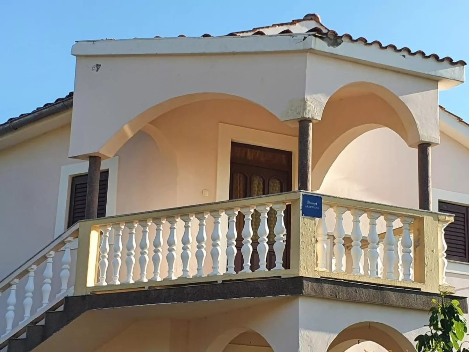 "Nikica" mit Blick auf das Meer-Dedans