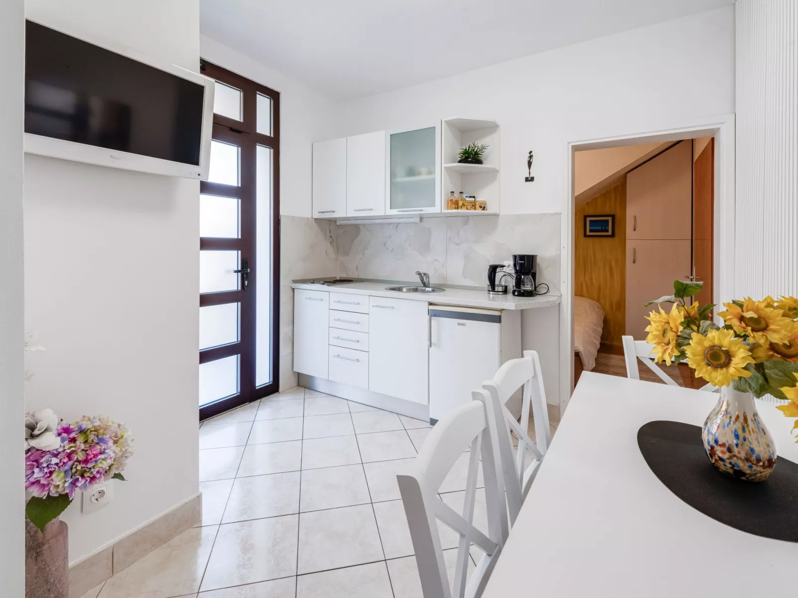 Ivona mit Terrasse und Außendusche-Inside