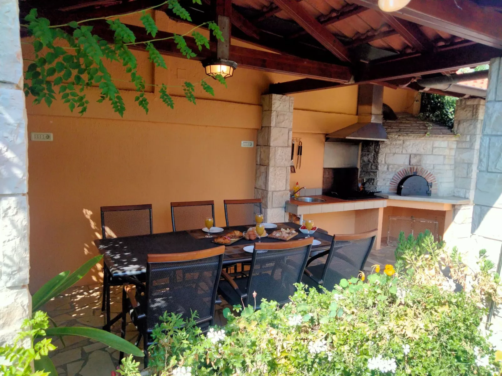 Elegantes Familienappartement mit privatem Pool-Dehors