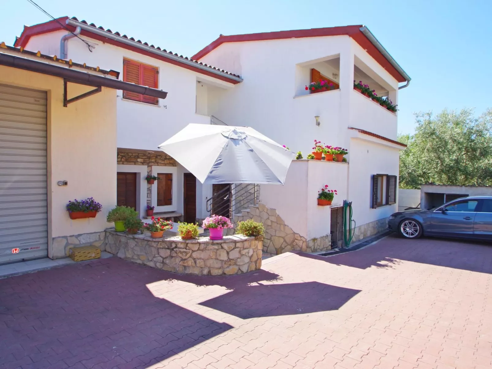 2 schlafzimmer ferienwohnung in viilage Loborika-Outside