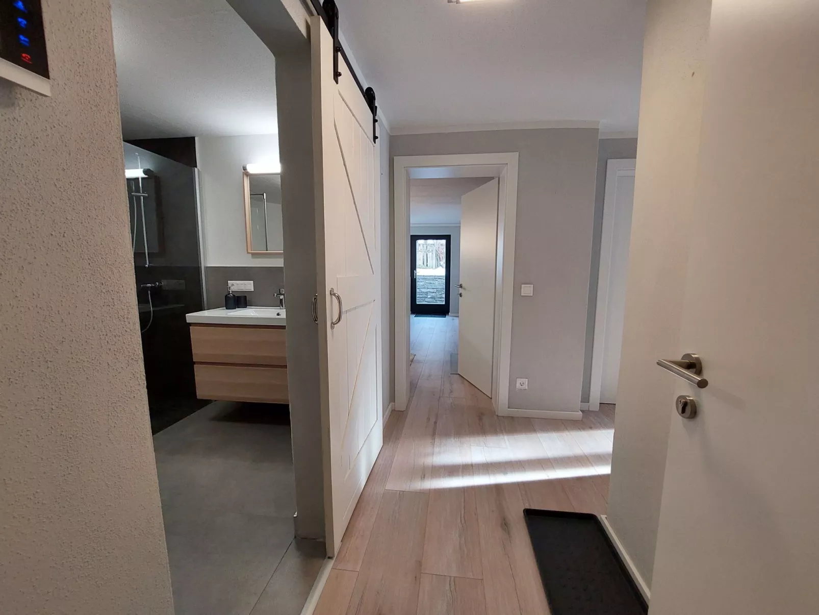 Laura-Image-tags.info