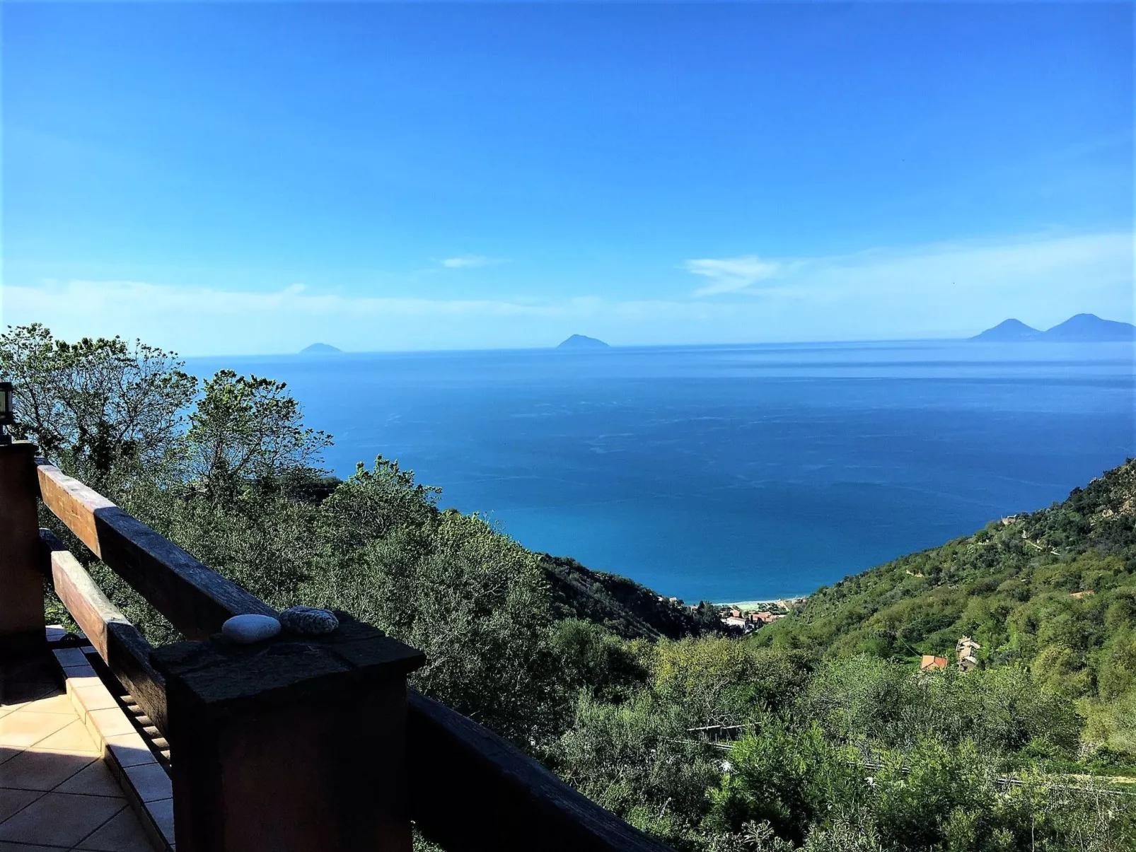 Granatapfel-Wohnung-Draußen