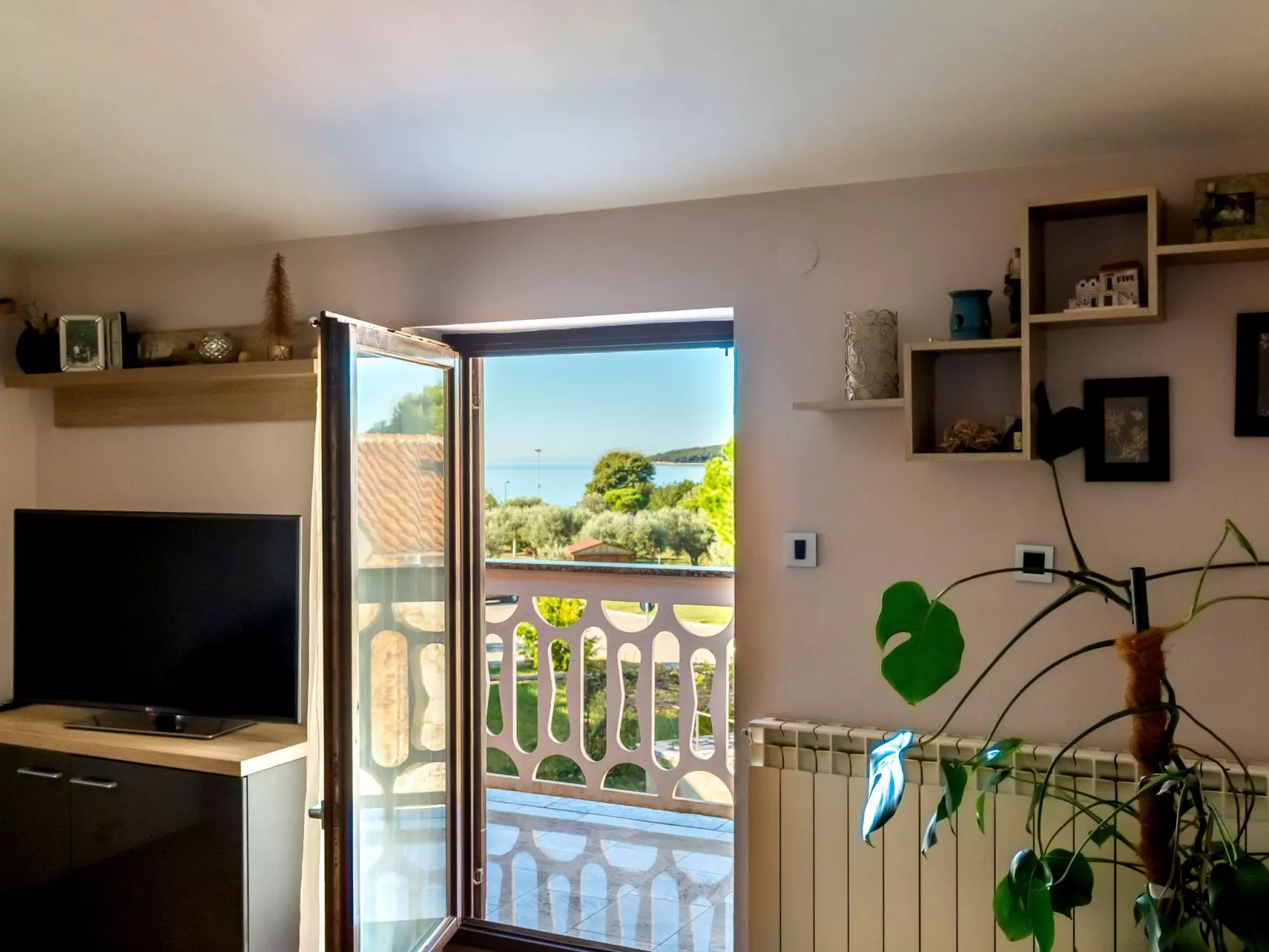 Ferienappartement Edi mit zwei Balkonen-Drinnen