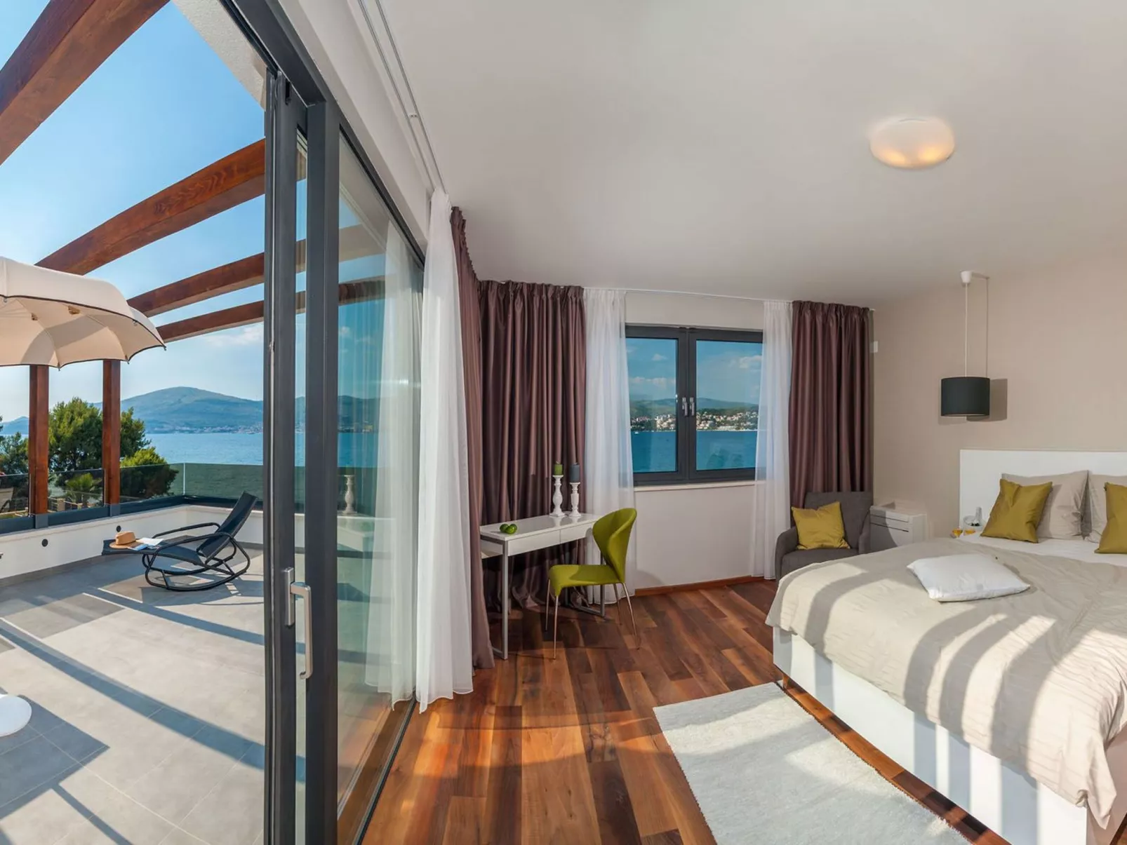 Luxuriöse Villa Rose am Strand mit Pool-Drinnen