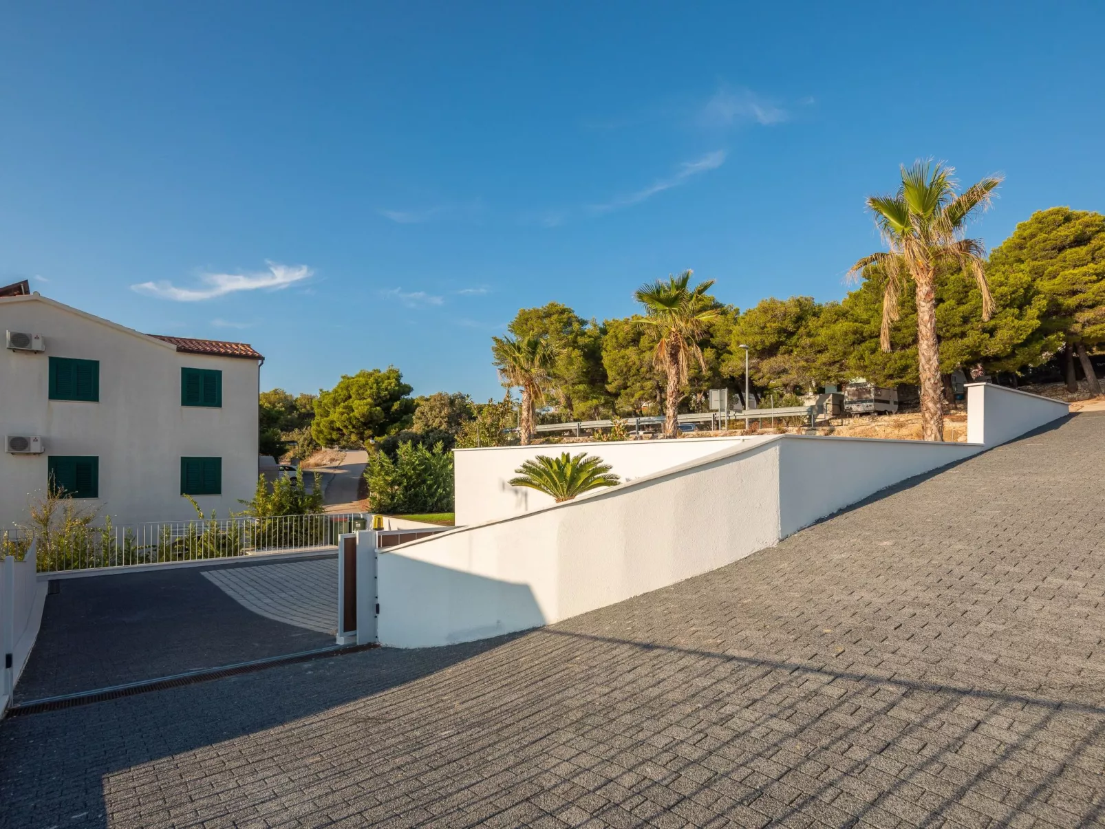 Villa mit Infinity-Pool-Drinnen