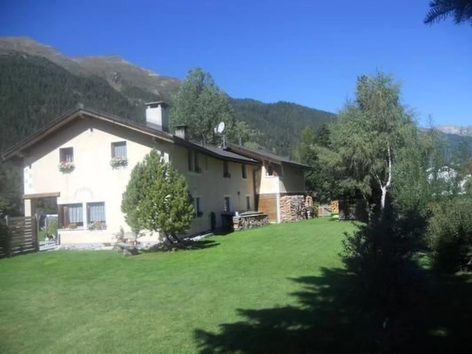 Chasa Suldanella-Outside