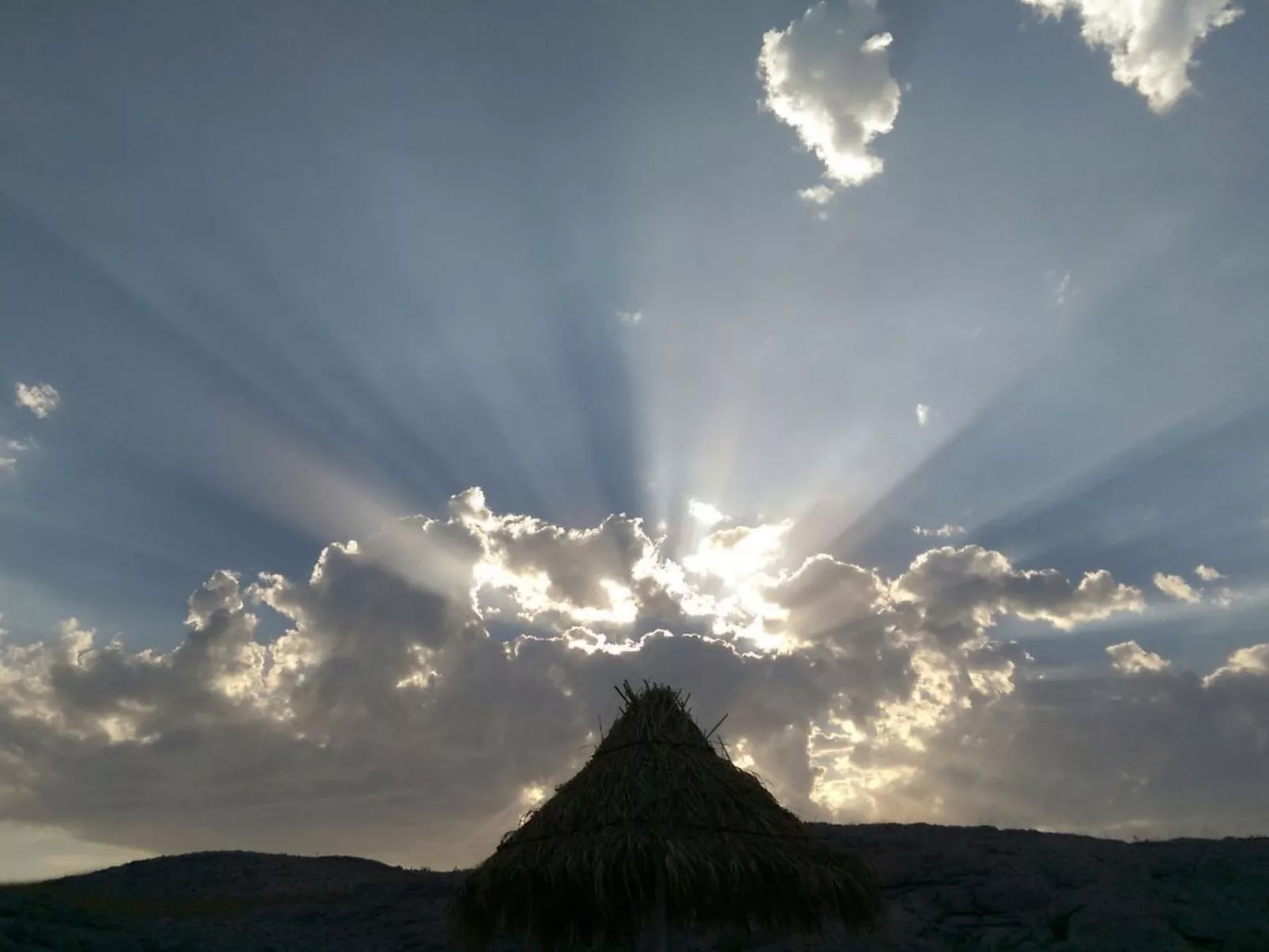 Mit Blick auf das Wasser-Dehors