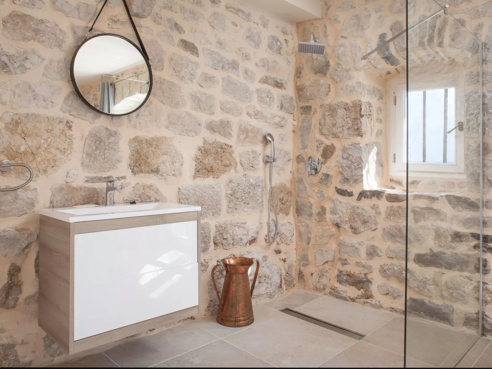 Wunderschöne Steinvilla mit tollem Ausblick-Dedans