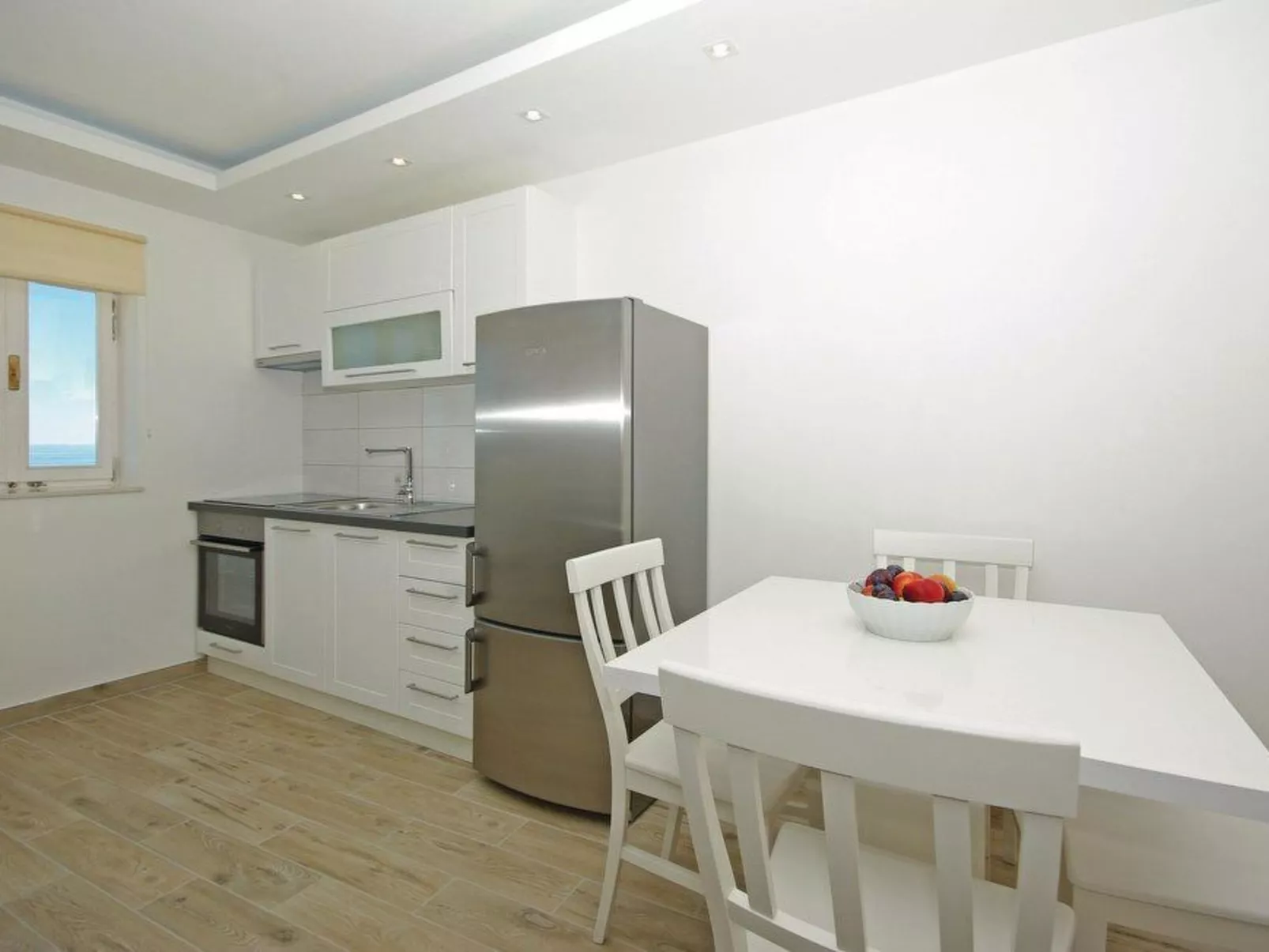 Mit Blick auf das Wasser-Inside