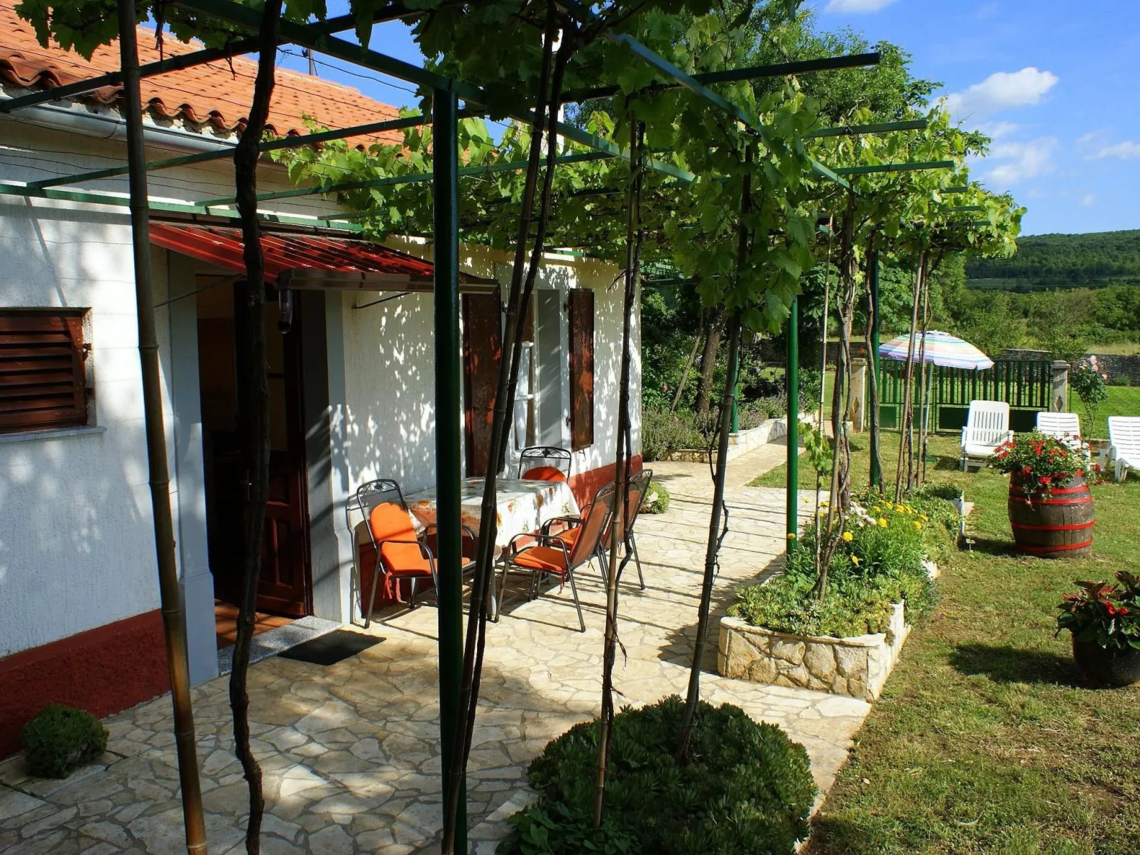 Freistehendes Haus Violeta mit weitläufigen Garten-Draußen