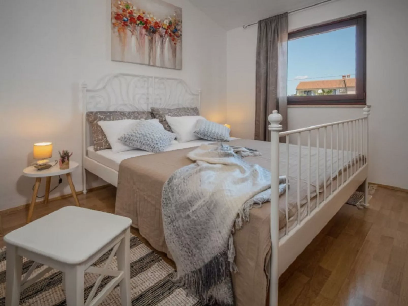 Chiara in Rogivici-Inside