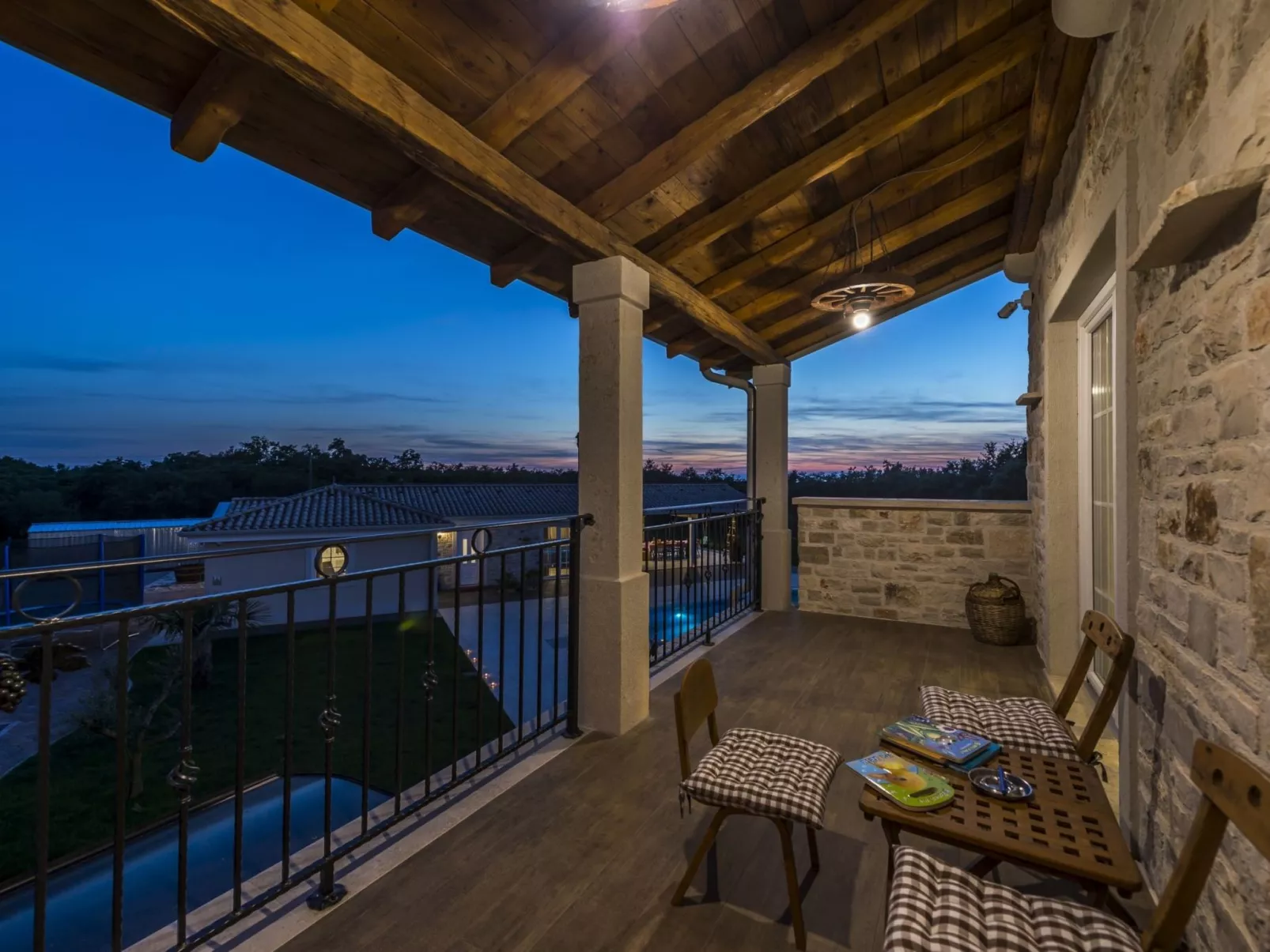 VILLA CON WELLNESS A 1 KM DAL MARE-Draußen