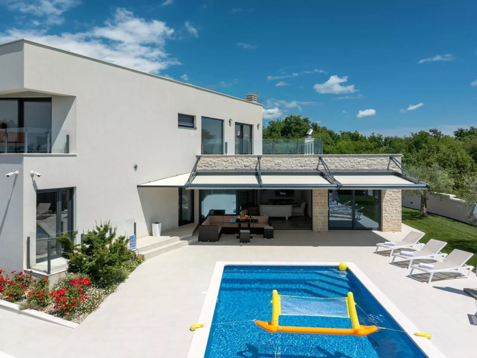 Villa EmMa mit 5 Schlafzimmern und beheiztem Pool-Image-tags.info