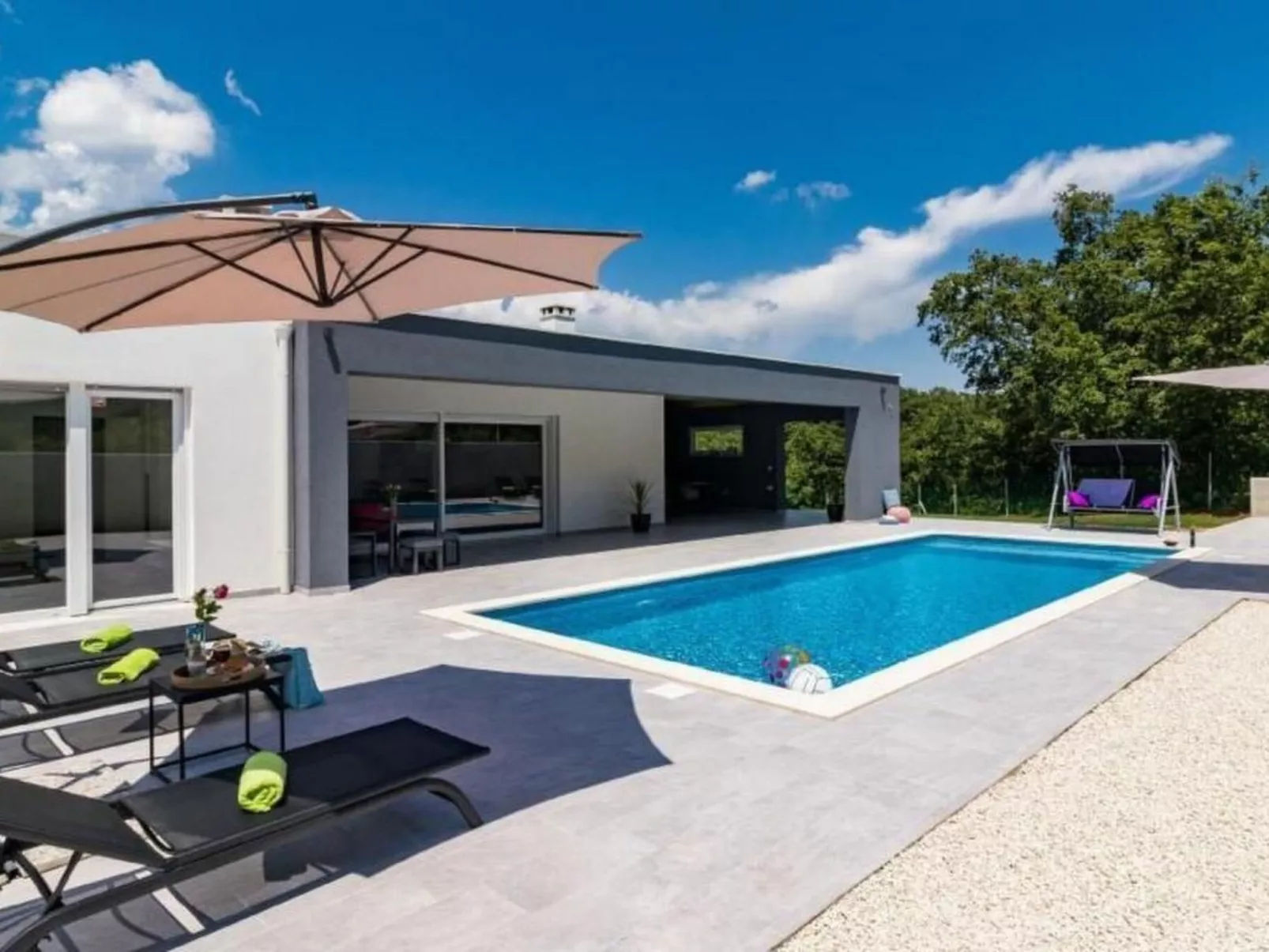 Villa Sanivaro mit beheiztem Pool und Whirlpool-Drinnen