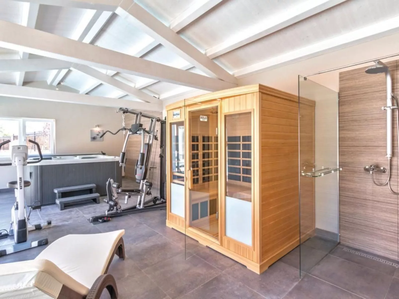 Villa "Magnolia" mit Schwimmbad, Sauna und Jacuzzi-Dedans