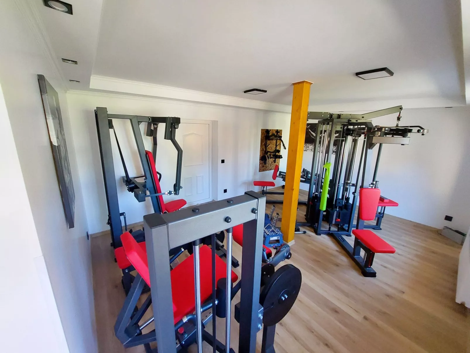 Mit eigenem Parkplatz-Inside