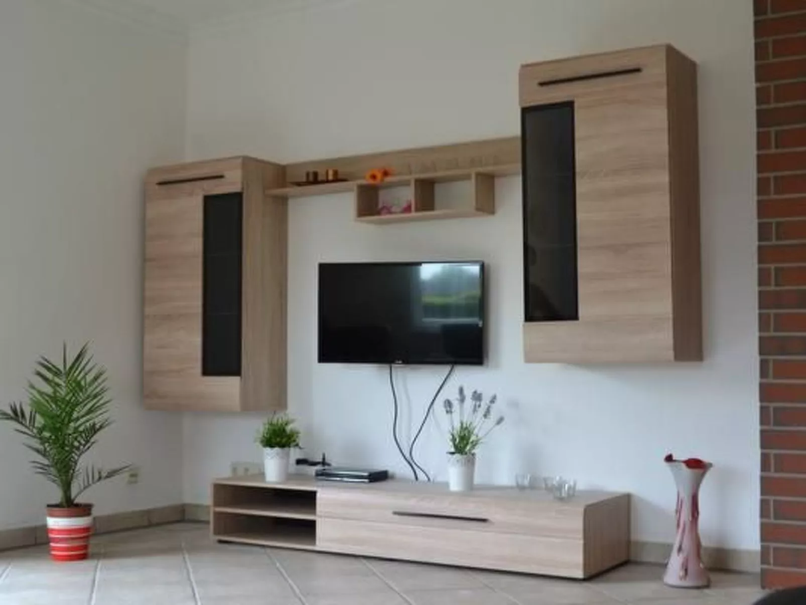 Lara-Image-tags.info