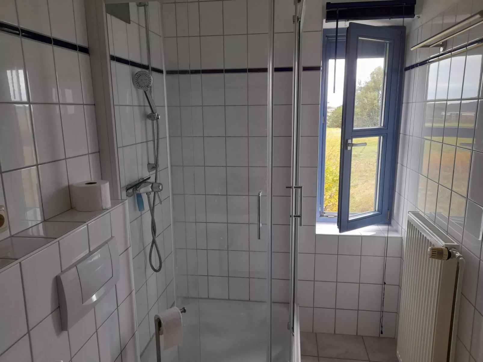 Moderne Ferienwohnung mit Balkon in Strandnähe-Drinnen