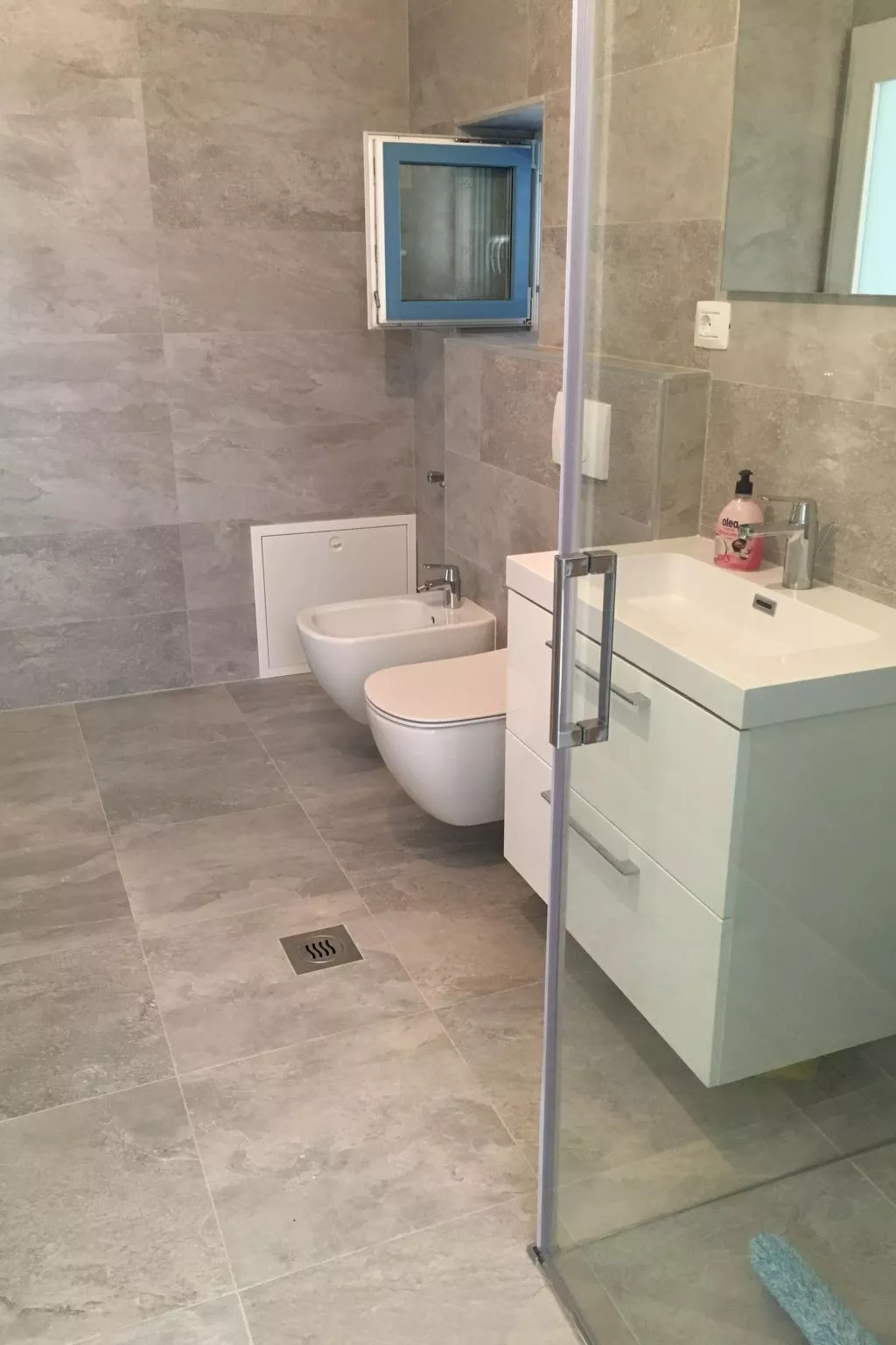 Ferienvilla mit Whirlpool-Drinnen