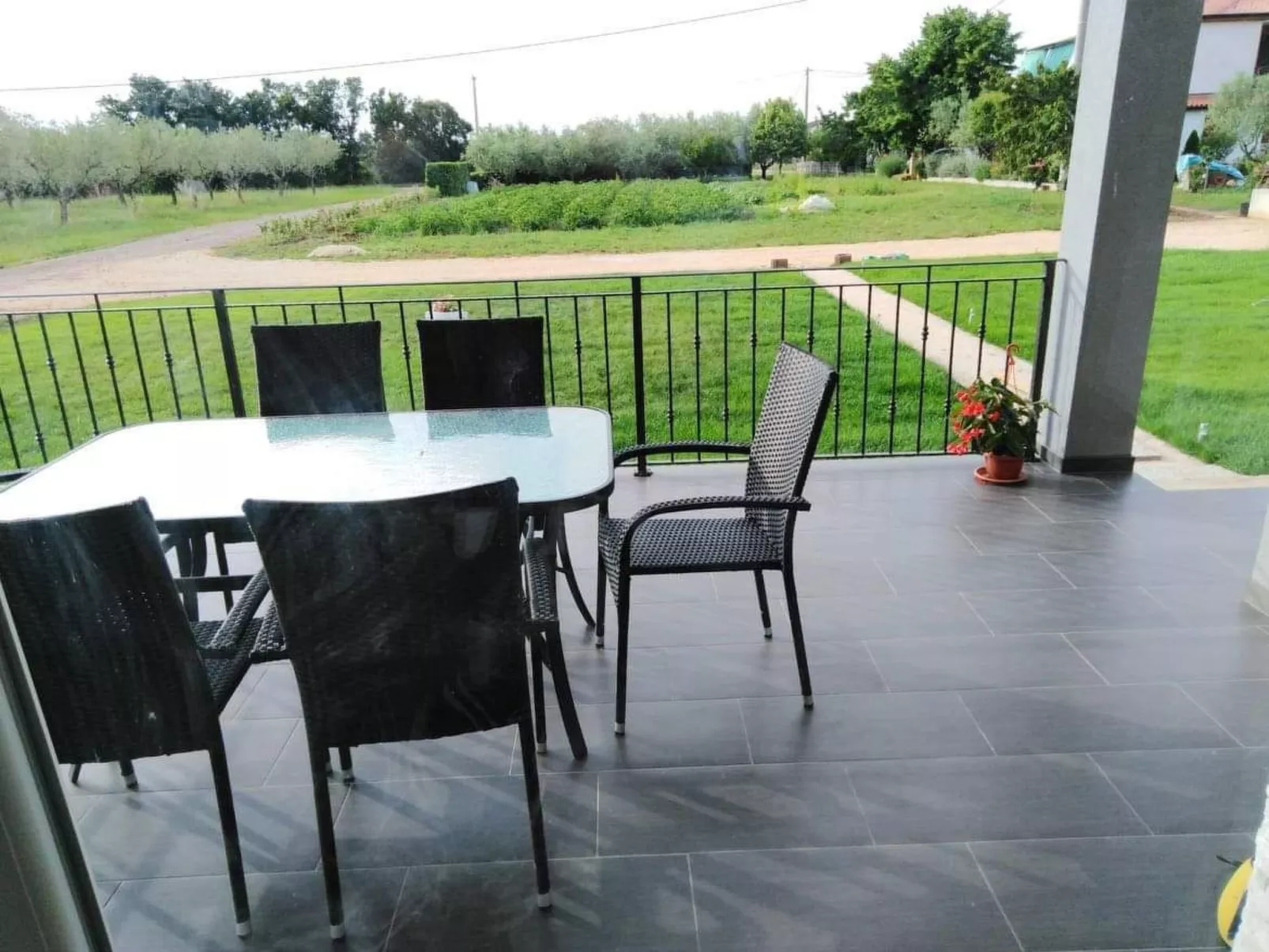 Mit Terrasse, Grill und Garten-Draußen