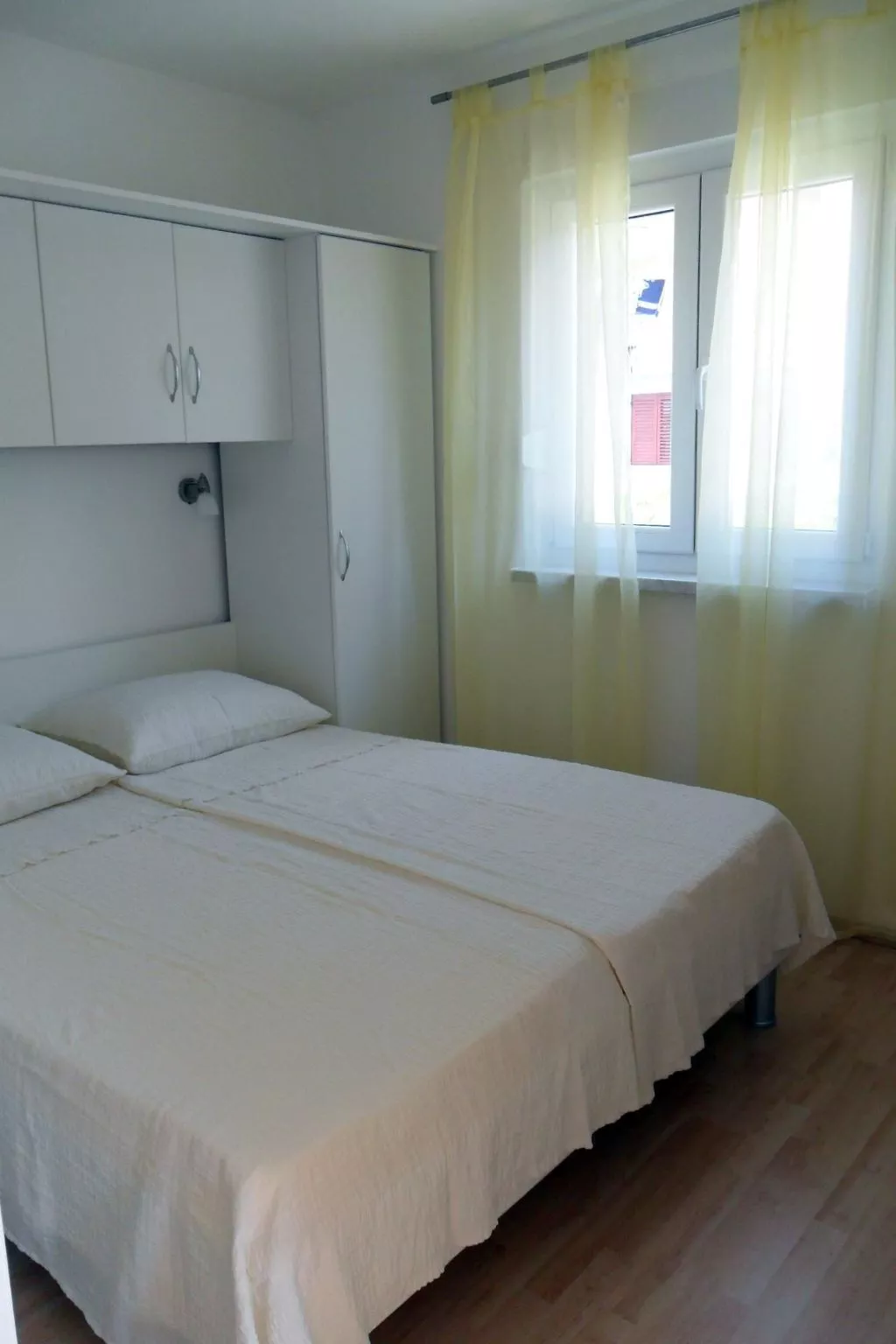 Mit Balkon für drei Personen-Inside