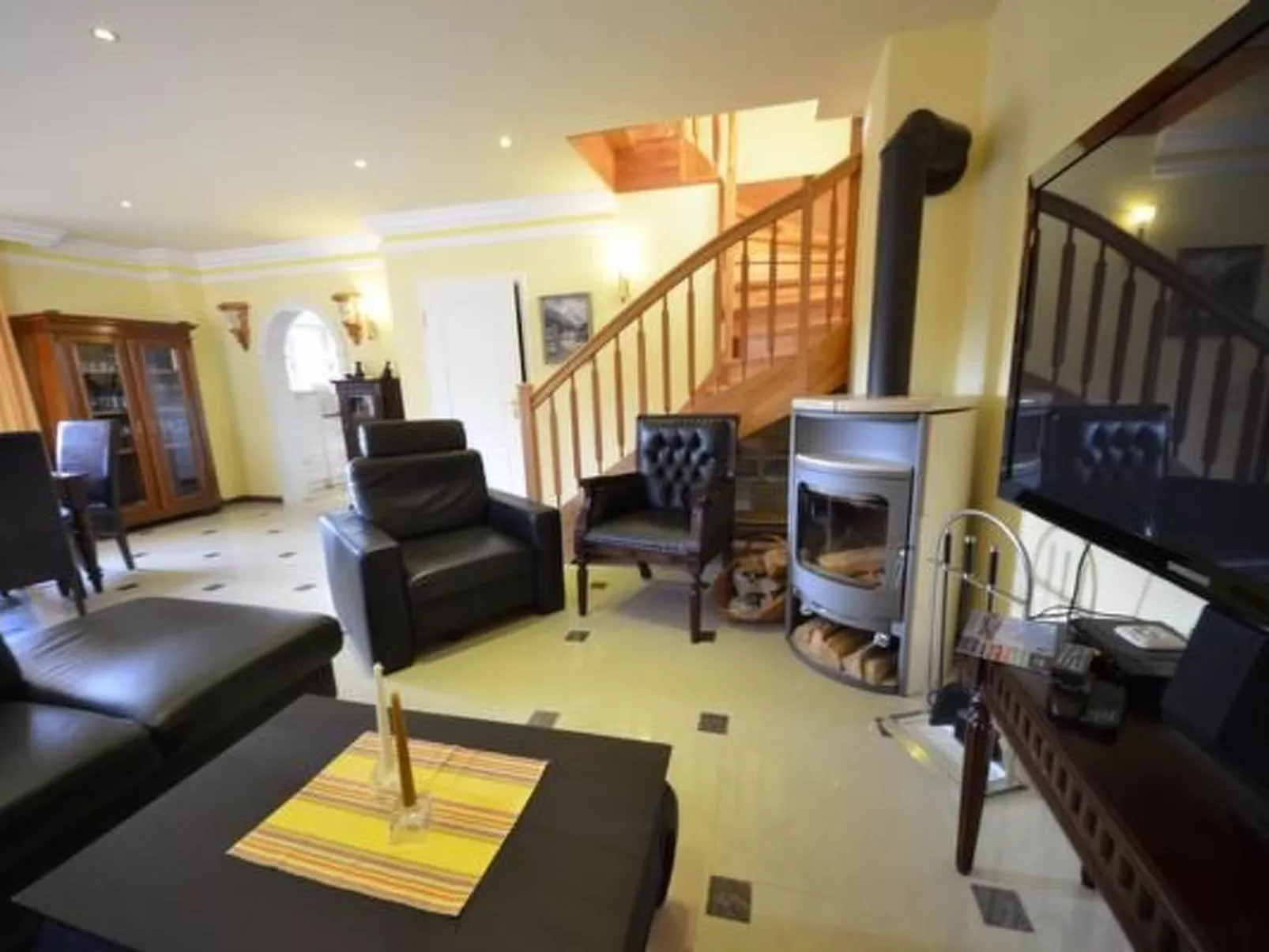 Bel Monte mit Garten und Terrasse-Dedans