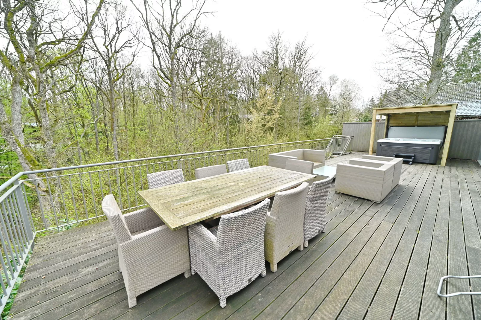 Château Beychevelle-Terrace balcony