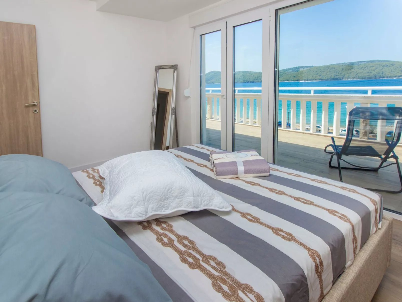 "Appartement Nr. 5".-Inside