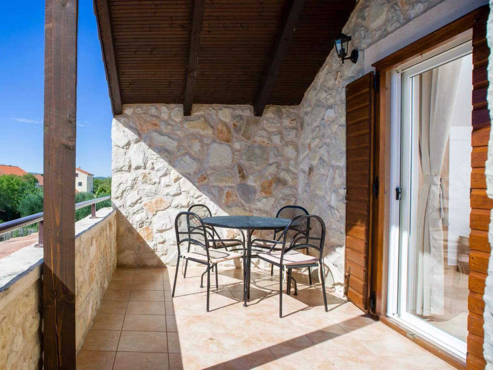 Villa Rustica mit traditionellem und rustikalem Touch-Image-tags.info