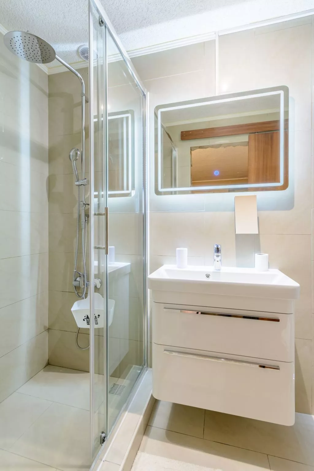 Villa mit vier Schlafzimmern und beheiztem Pool-Drinnen