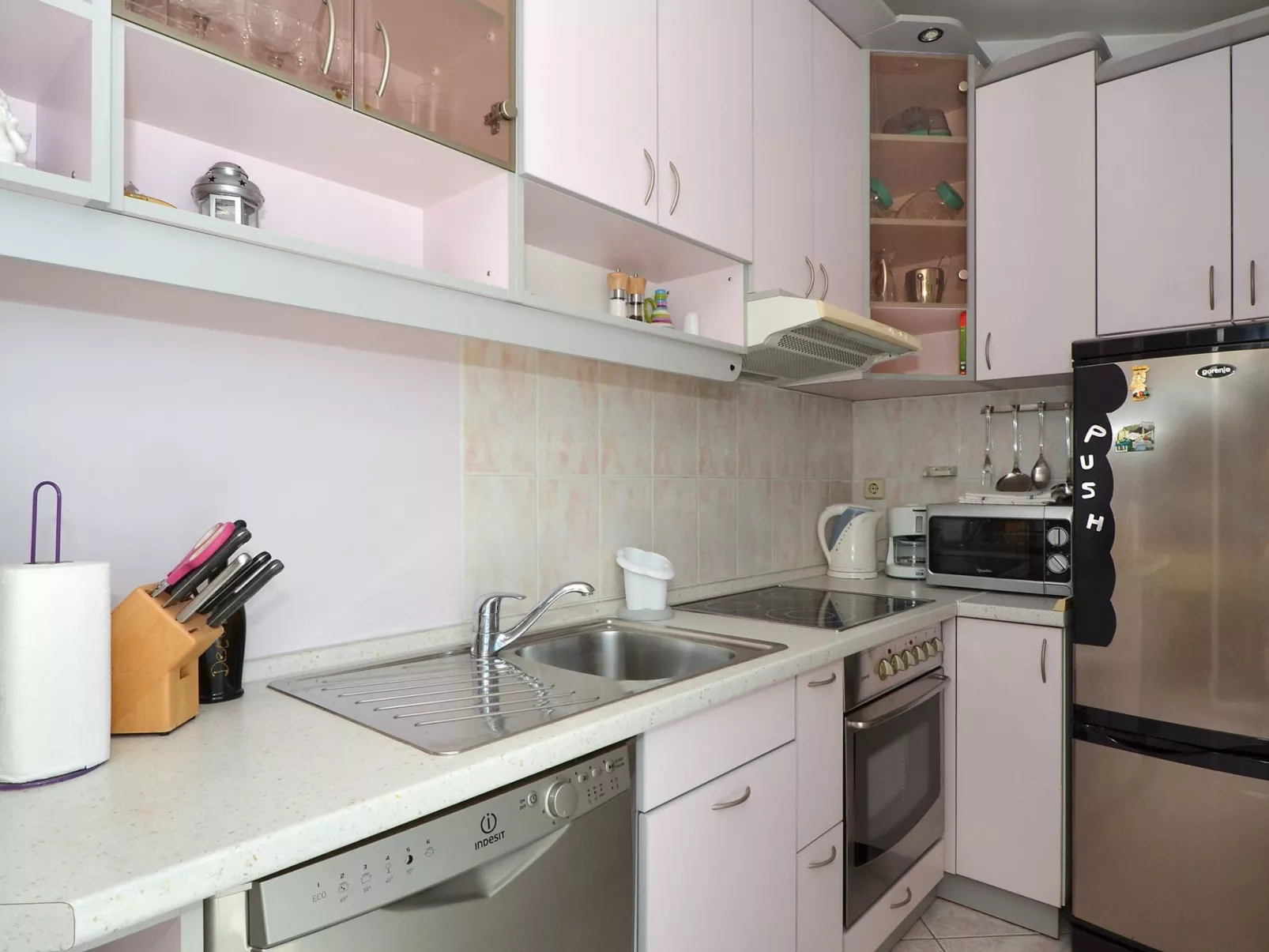 Wohnung "Decor" mit Blick auf das Wasser-Drinnen