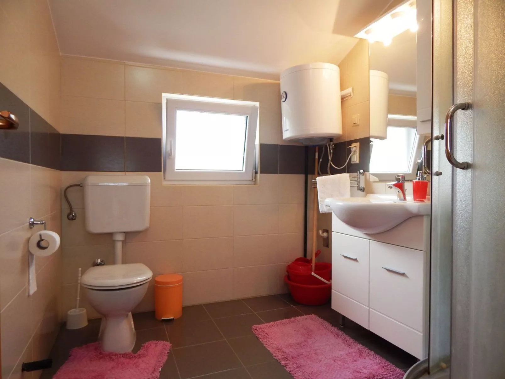 Mit zwei Balkonen-Dedans