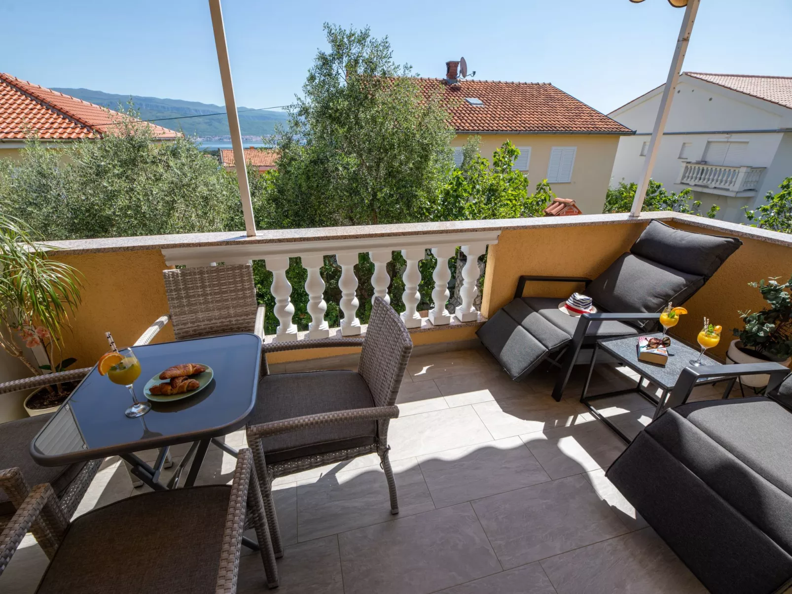 Ruhige Ferienwohnung Tina 8-Drinnen