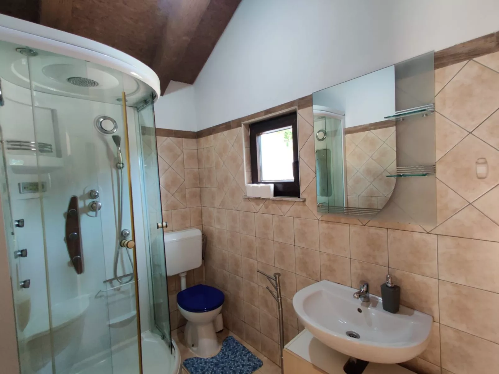 Haus mit Pool-Inside