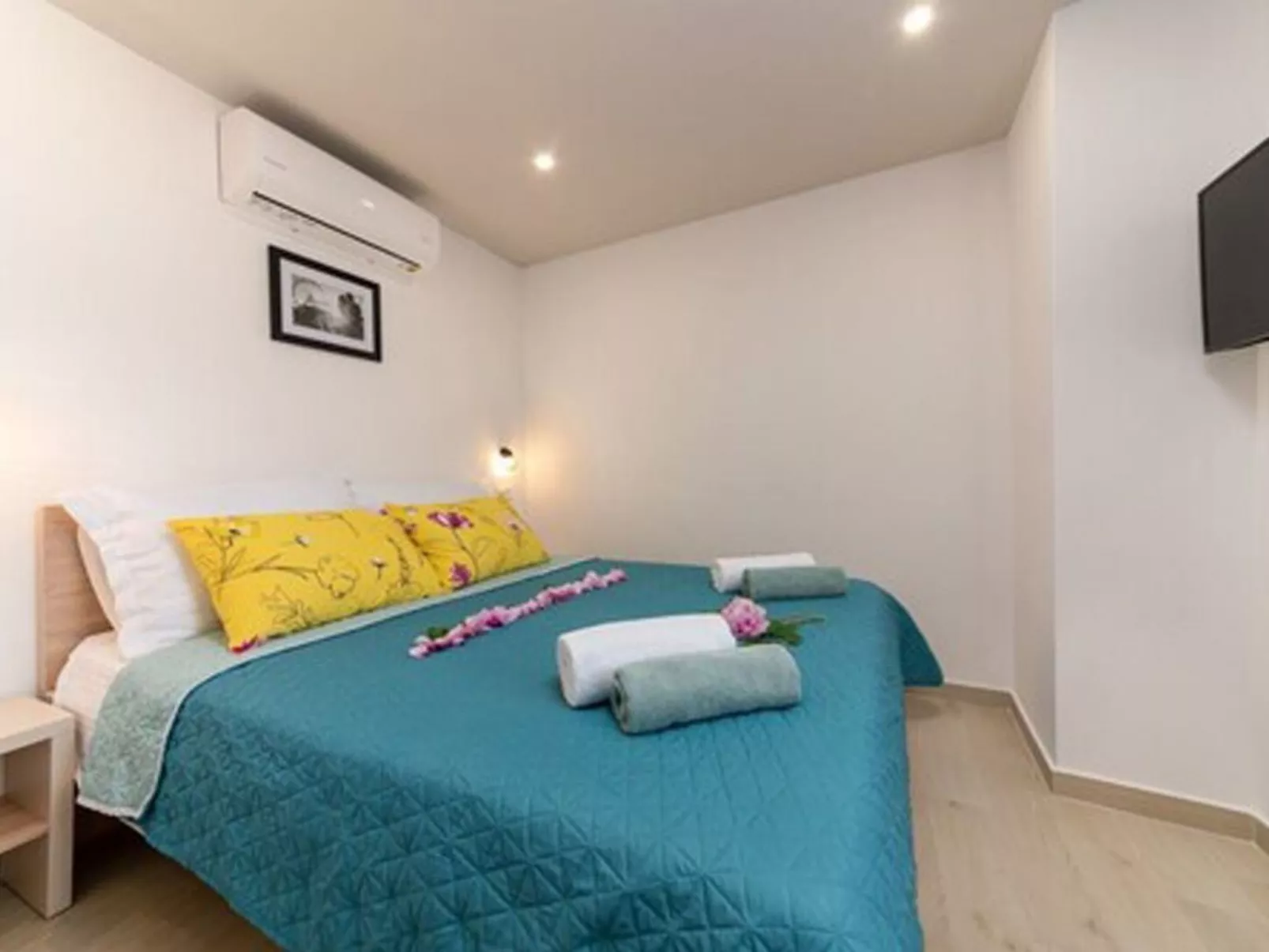 Mit Whirlpool und Sauna, in Kastelir-Dedans