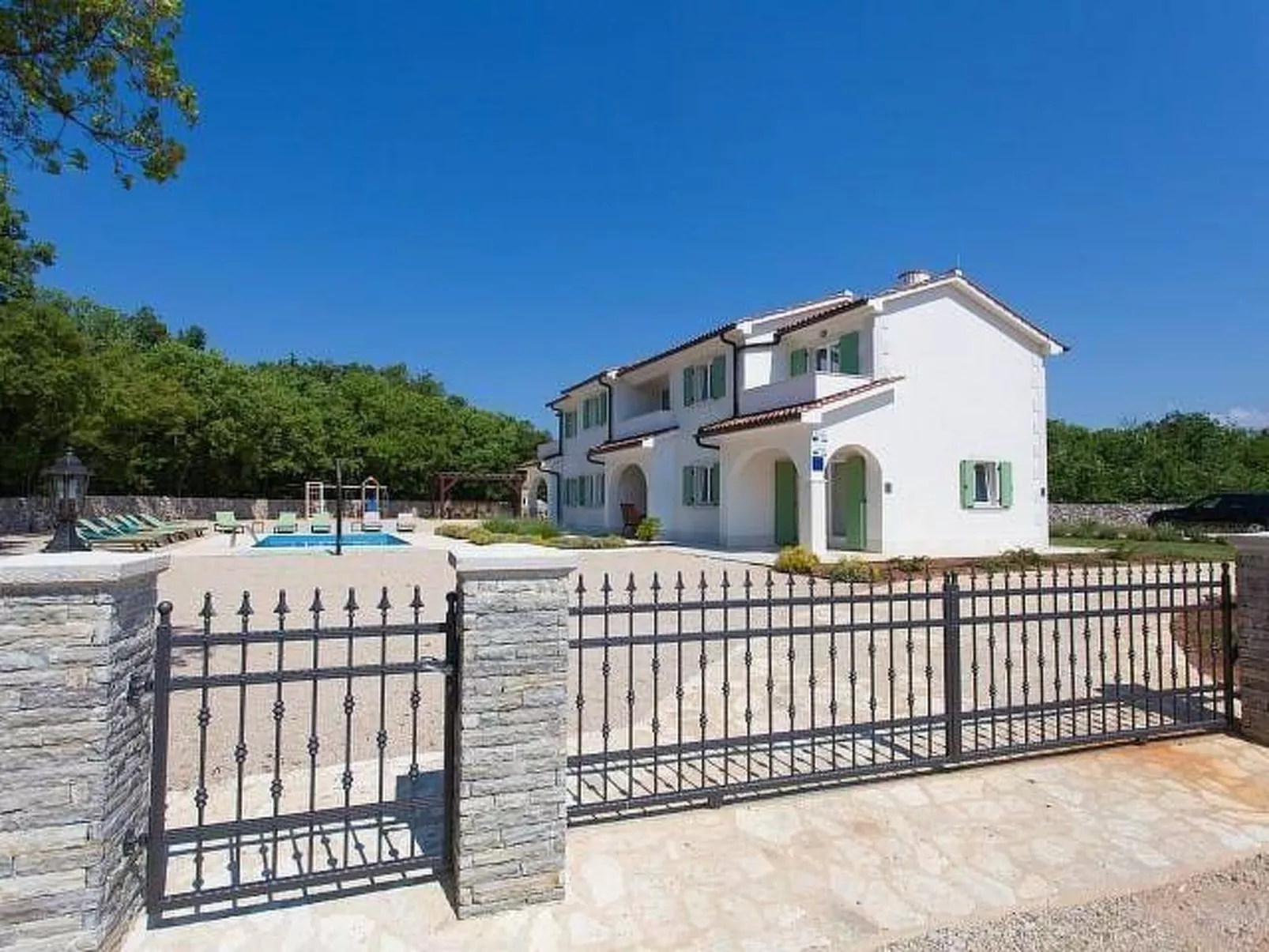 In Kras mit Offenem Kamin-Outside