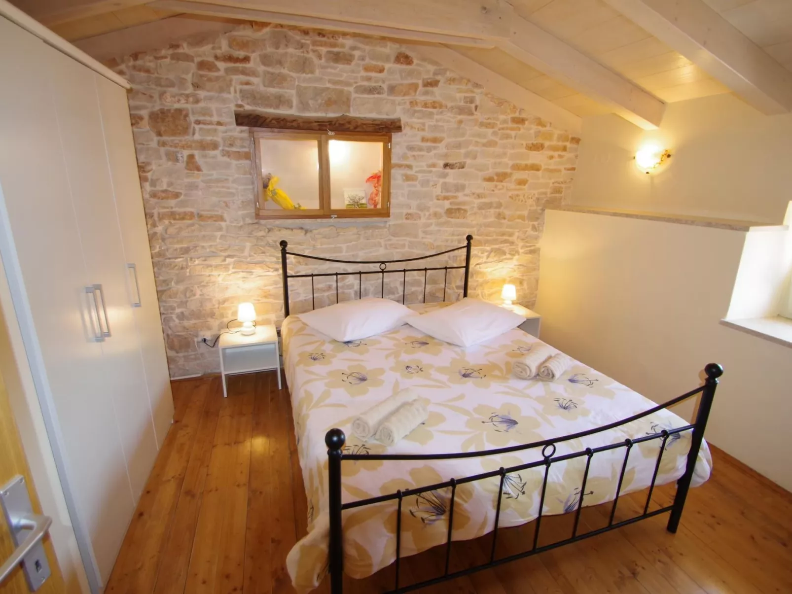 In Kavran mit Terrasse und Grill-Drinnen