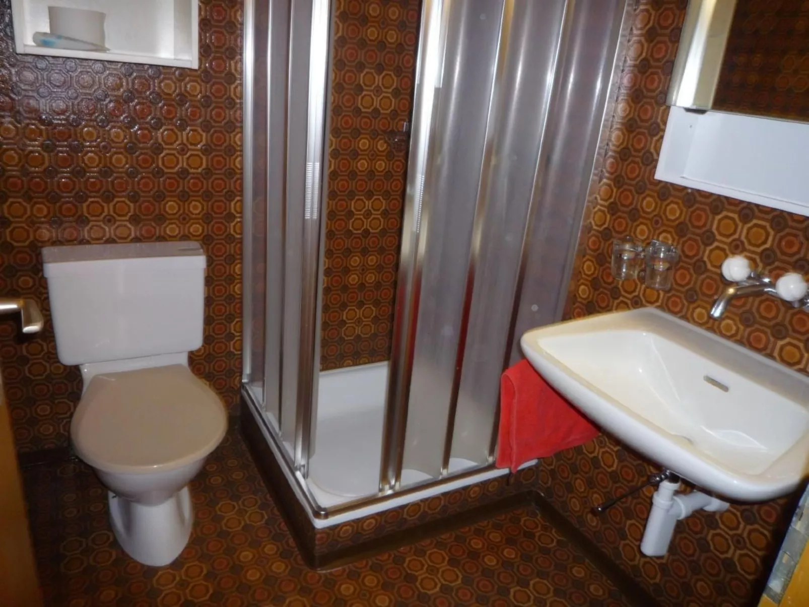 Sonnige Ferienwohnung mit Terrasse,idyllische Lage-Drinnen