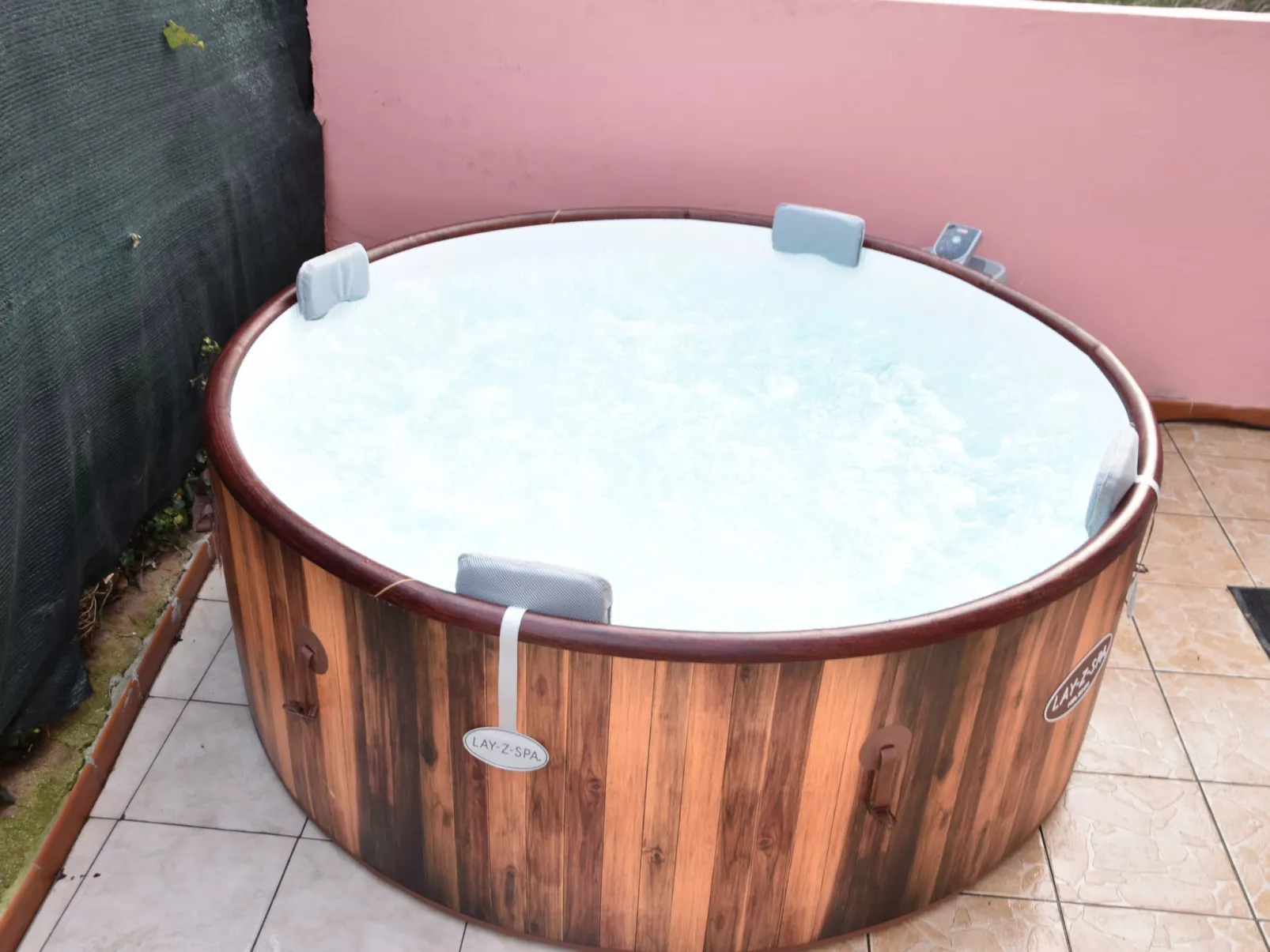 Ruhiges Ferienhaus mit Balkon und Garten-Outside