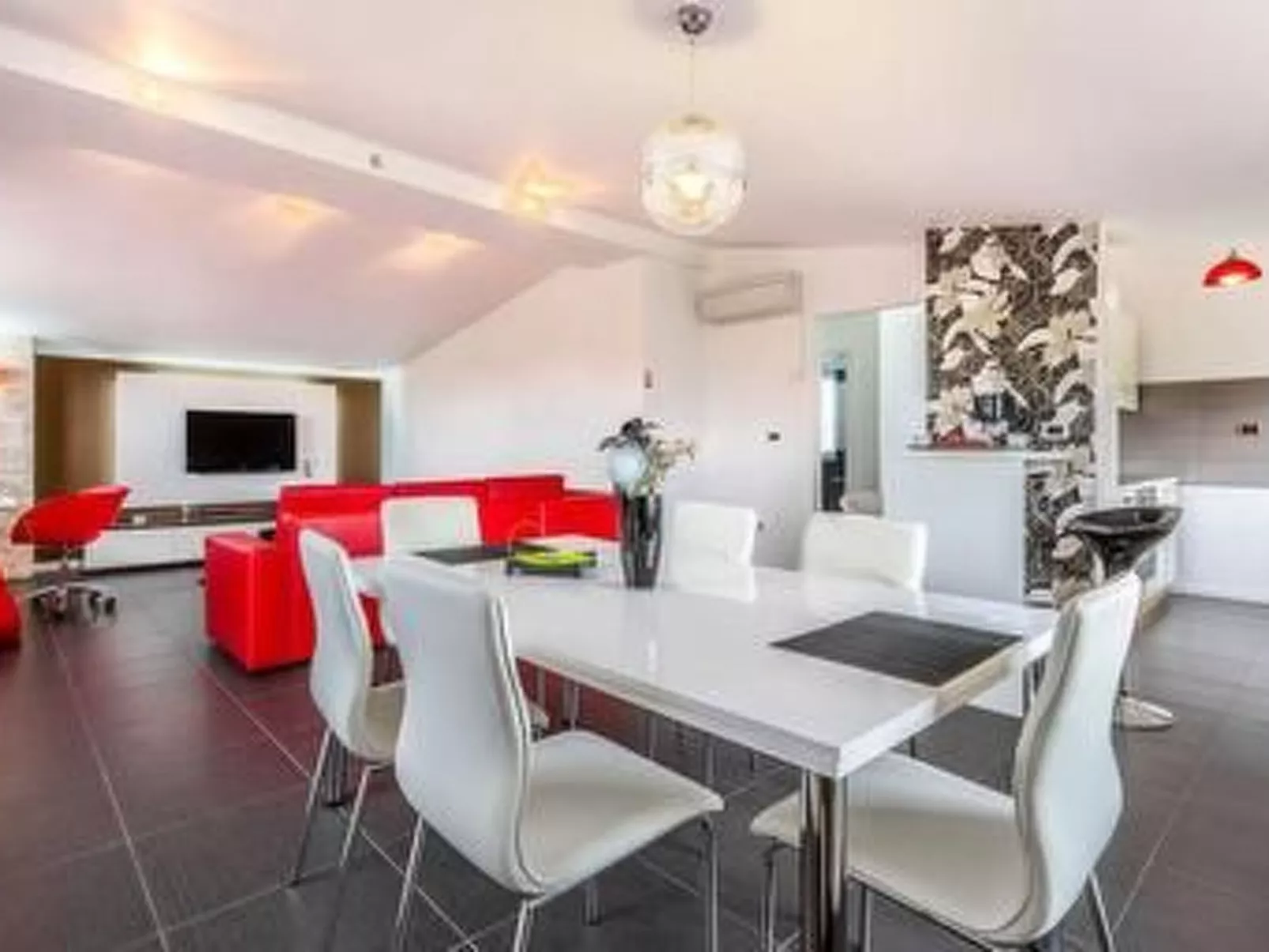 Ferienvilla 'Villa Nikolina' mit privatem Pool-Drinnen