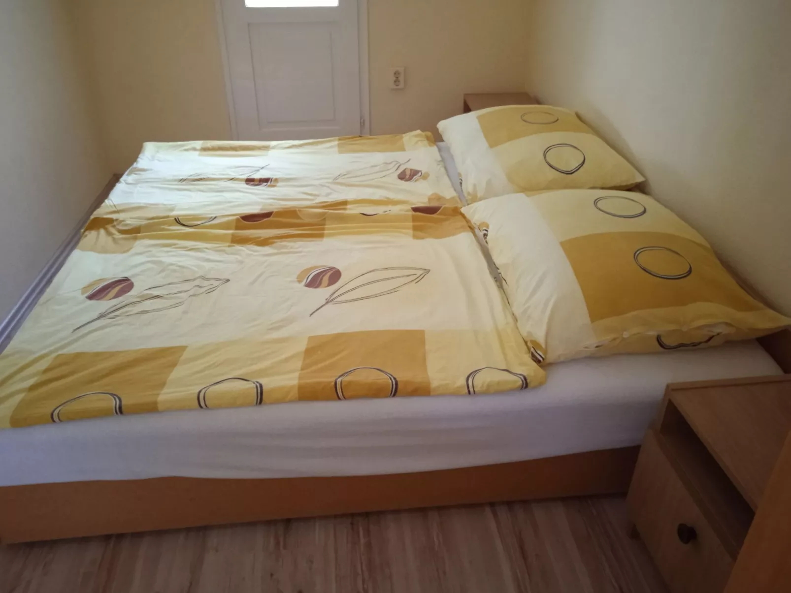 Kleines Ferienhaus in einer ruhigen Strasse-Dedans