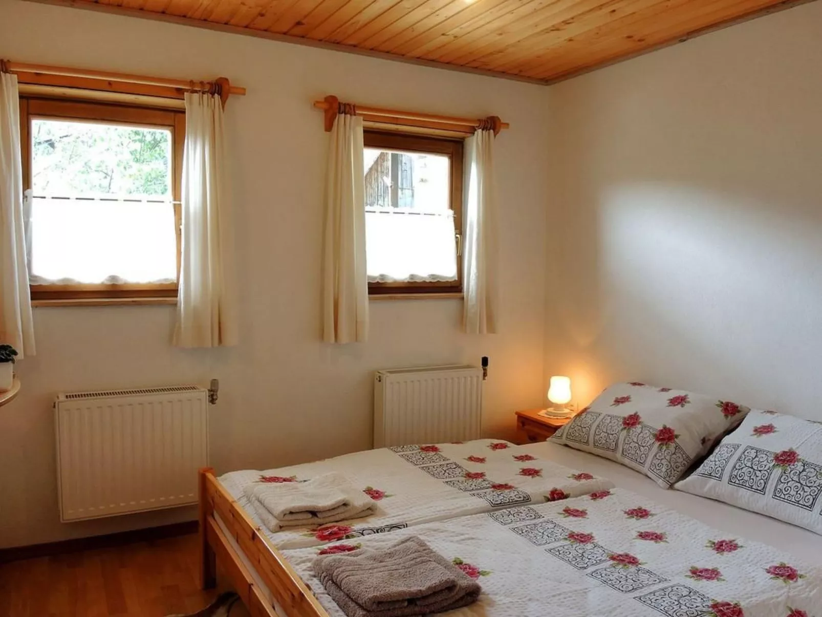 Wohnung im Erdgeschoss - sechs Personen und eine Terrasse-Dedans