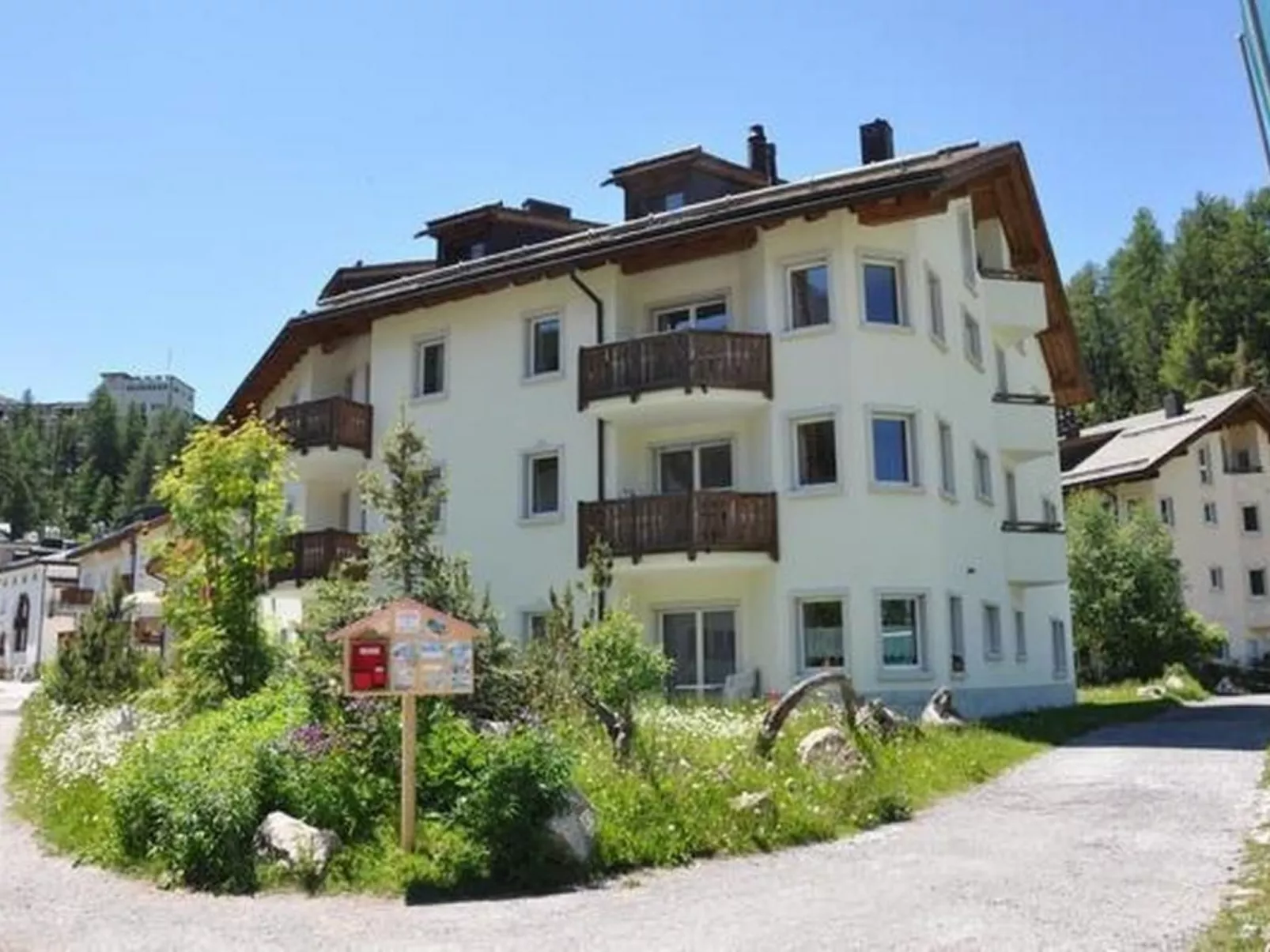 Chesa Sunasain V3-Draußen