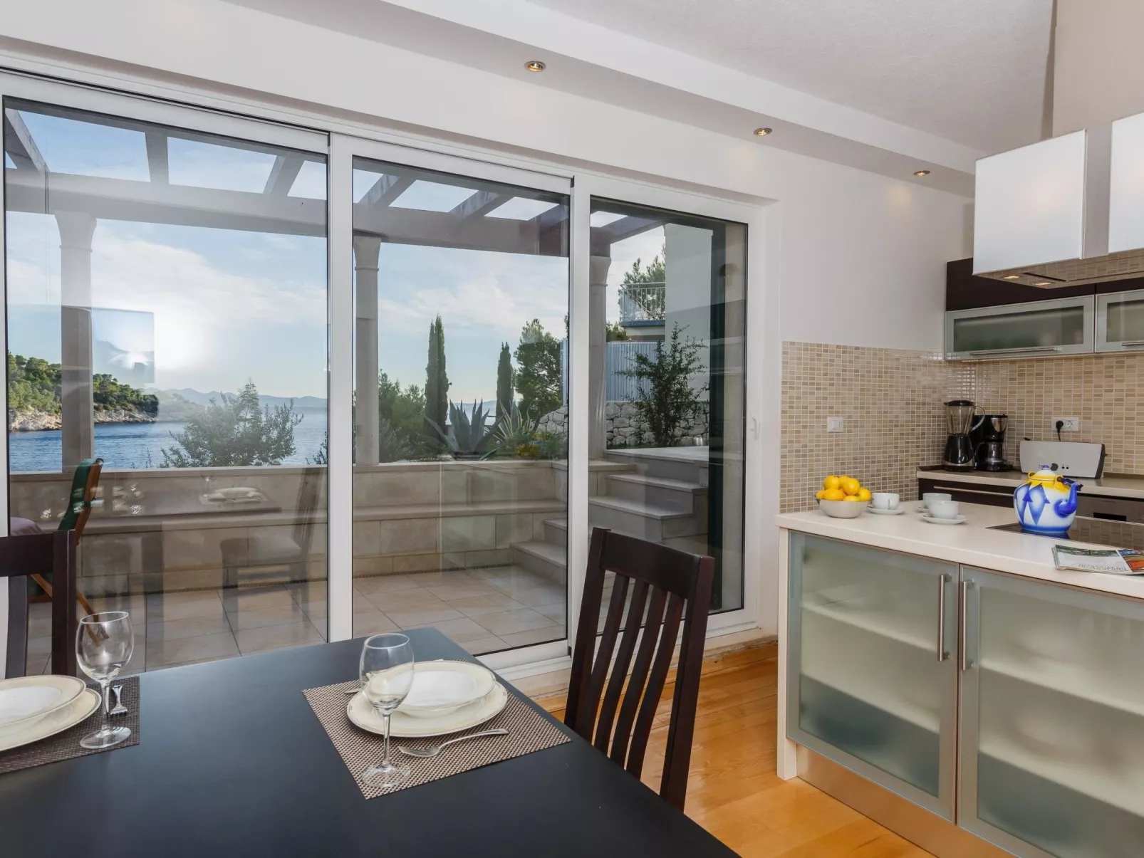 Ferienvilla "Osibova" mit Blick auf das Wasser-Dedans