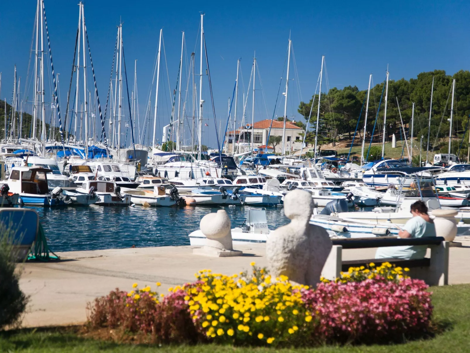 Villa Linet 5.-Draußen