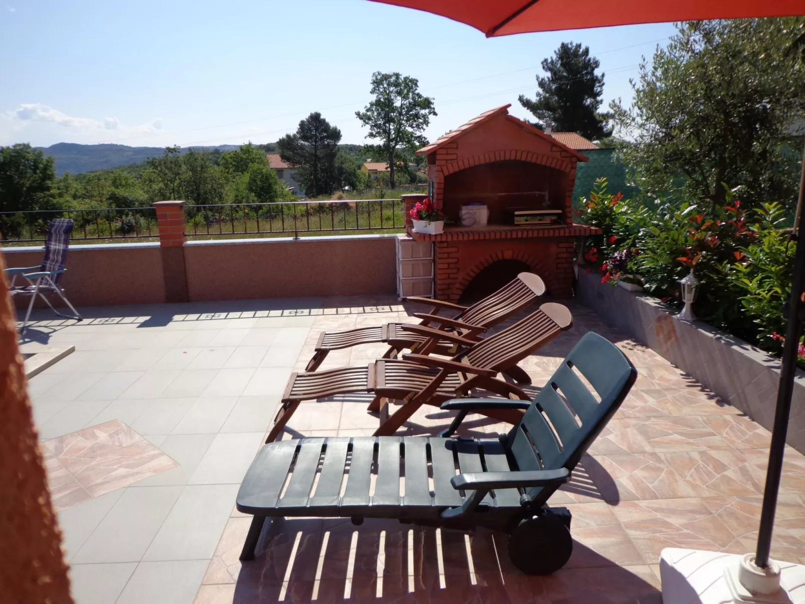 Mit Panoramablick in ruhiger Lage-Outside