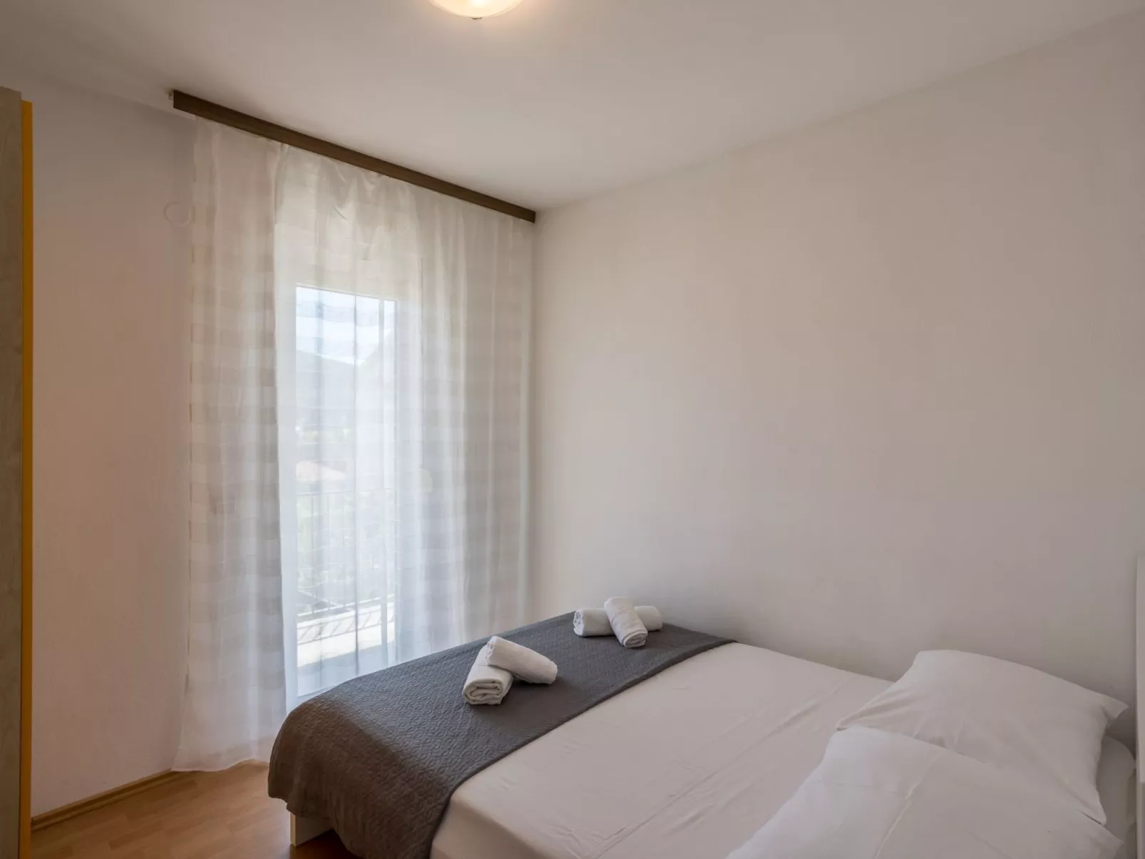 Tihana mit mediterranem Garten-Inside