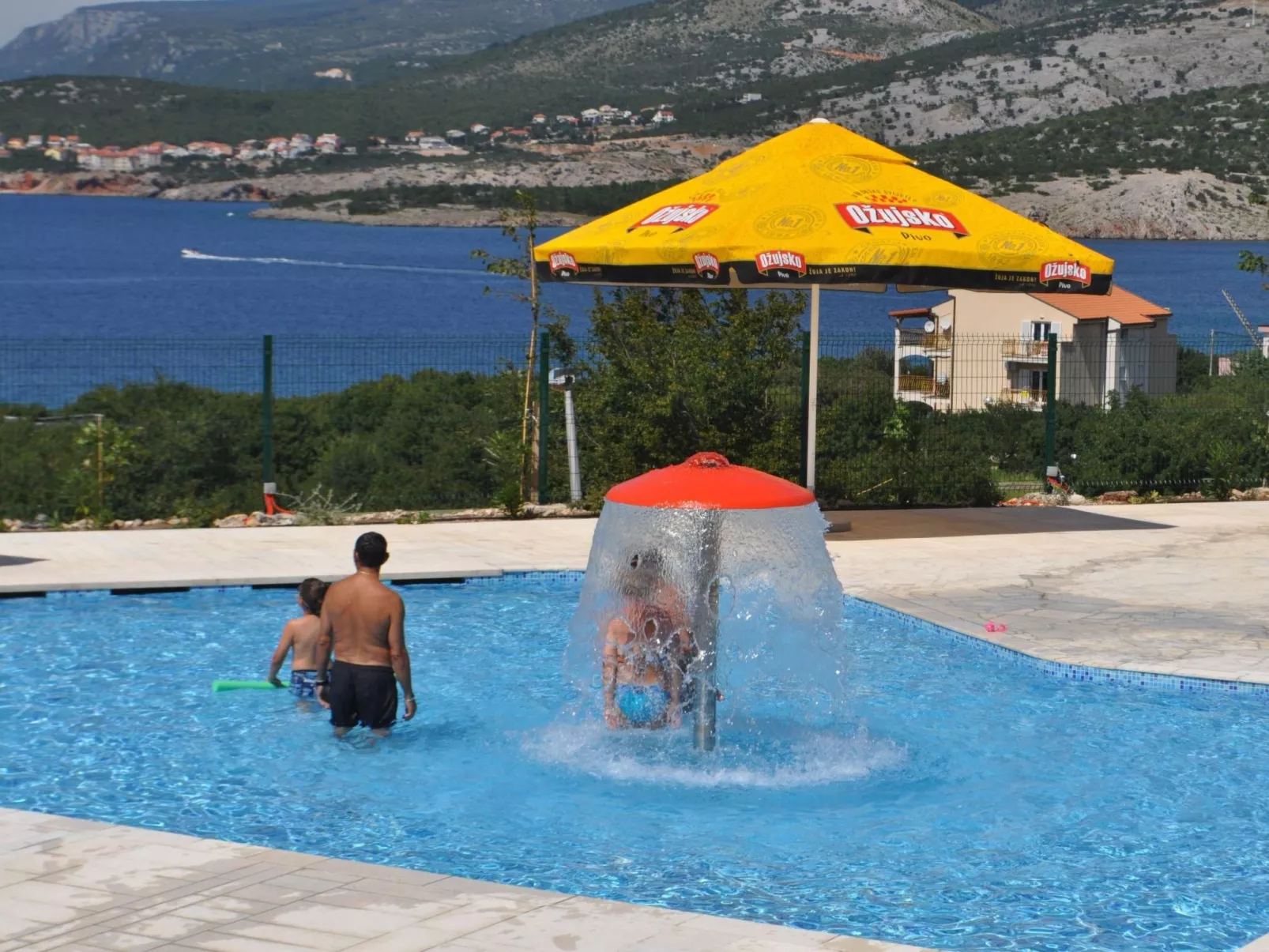 Mobilheim mit gemeinschaftlichem Pool-Draußen