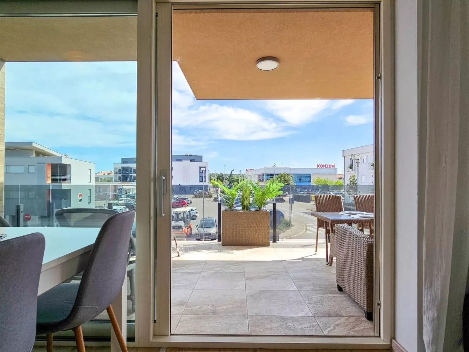 Green Oasis mit Schwimmbad-Dedans