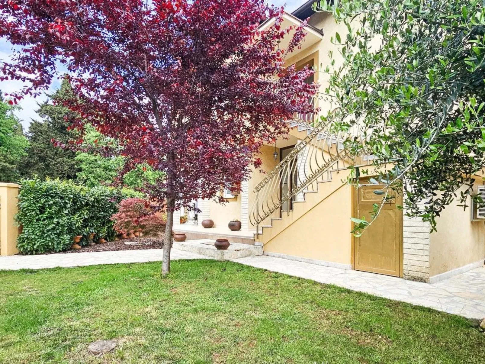 Schöne Ferienwohnung Romana-Draußen